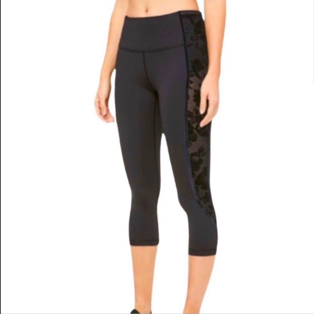 Lululemon high rise flocked floral leggings 21’ nearly new